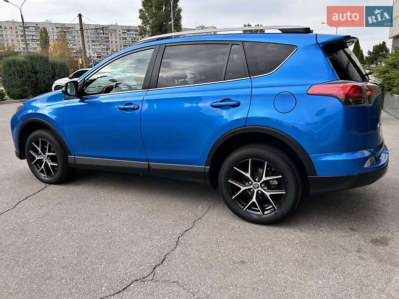 Позашляховик / Кросовер Toyota RAV4 2017 в Харкові