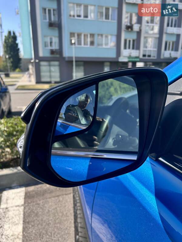 Позашляховик / Кросовер Toyota RAV4 2017 в Харкові