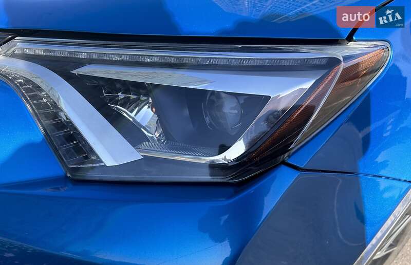 Позашляховик / Кросовер Toyota RAV4 2017 в Харкові