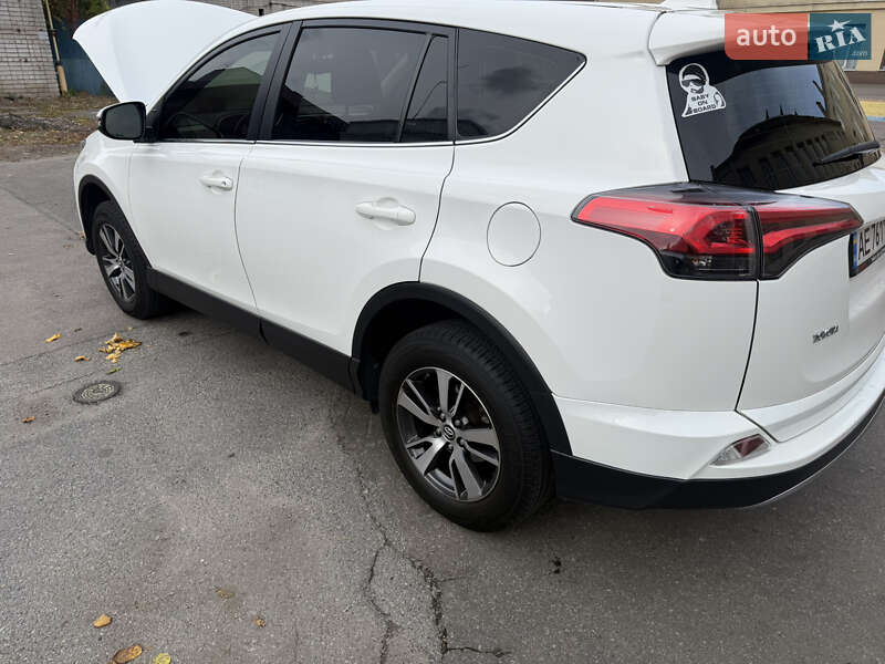 Внедорожник / Кроссовер Toyota RAV4 2017 в Днепре