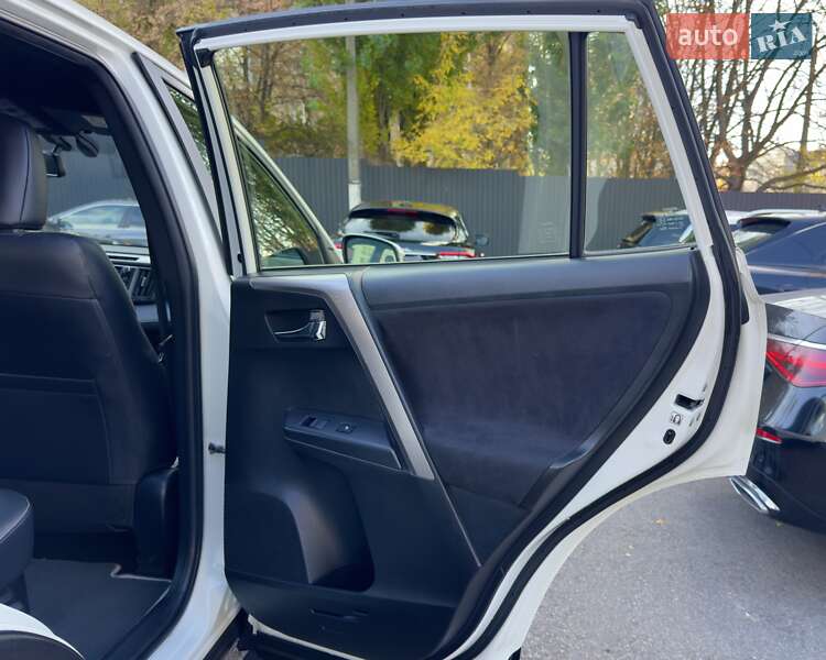 Внедорожник / Кроссовер Toyota RAV4 2016 в Киеве фото 19 Внедорожник / Кроссовер Toyota RAV4 2016 в Киеве