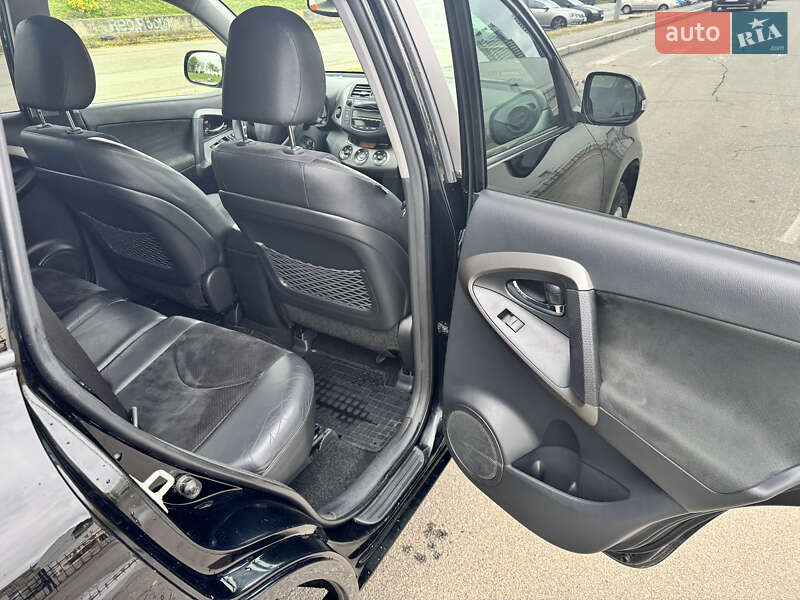 Внедорожник / Кроссовер Toyota RAV4 2011 в Киеве