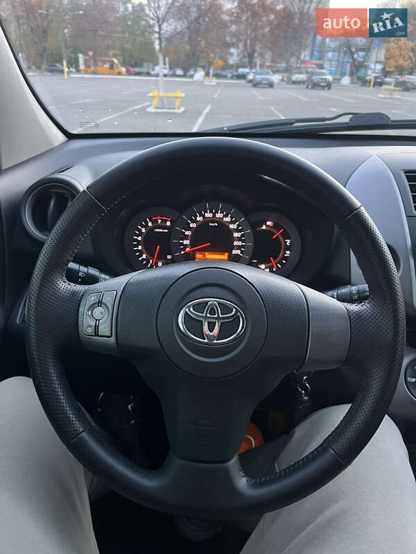 Внедорожник / Кроссовер Toyota RAV4 2008 в Киеве