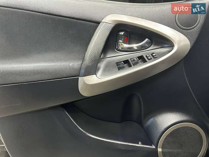 Внедорожник / Кроссовер Toyota RAV4 2007 в Черновцах