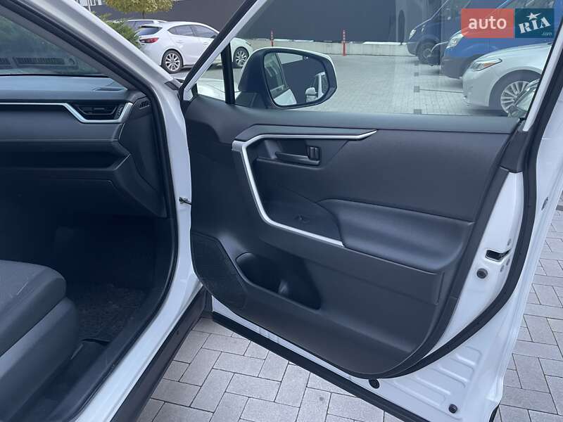 Внедорожник / Кроссовер Toyota RAV4 2020 в Ирпене фото 17 Внедорожник / Кроссовер Toyota RAV4 2020 в Ирпене