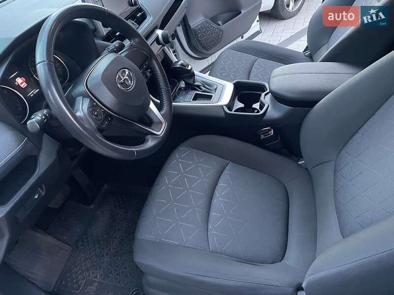 Внедорожник / Кроссовер Toyota RAV4 2020 в Ирпене фото 10 Внедорожник / Кроссовер Toyota RAV4 2020 в Ирпене