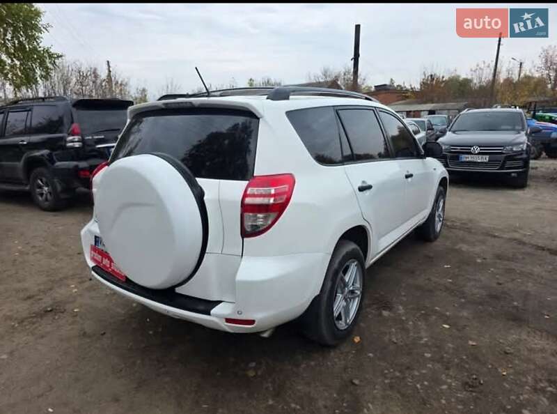 Внедорожник / Кроссовер Toyota RAV4 2012 в Шостке