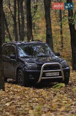 Внедорожник / Кроссовер Toyota RAV4 2004 в Краснограде