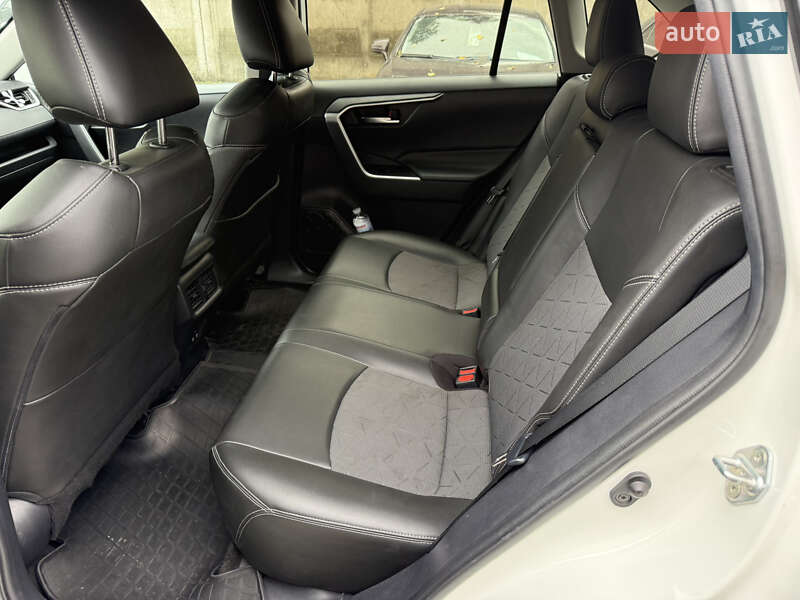 Внедорожник / Кроссовер Toyota RAV4 2019 в Запорожье