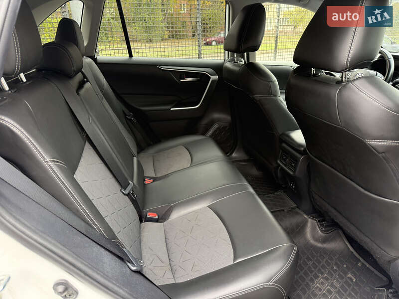 Внедорожник / Кроссовер Toyota RAV4 2019 в Запорожье