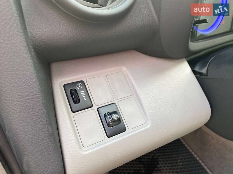 Внедорожник / Кроссовер Toyota RAV4 2012 в Львове