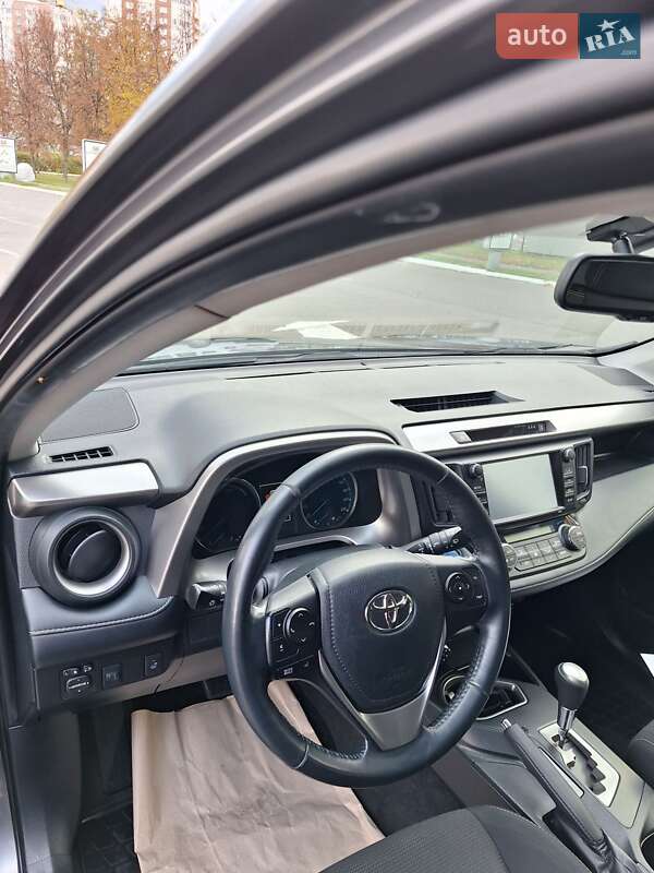 Внедорожник / Кроссовер Toyota RAV4 2018 в Киеве