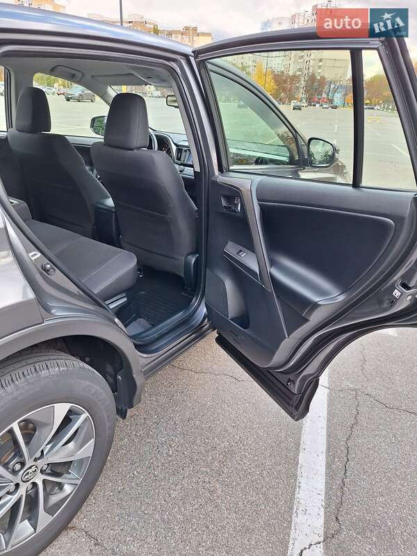 Внедорожник / Кроссовер Toyota RAV4 2018 в Киеве
