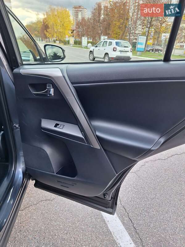 Внедорожник / Кроссовер Toyota RAV4 2018 в Киеве