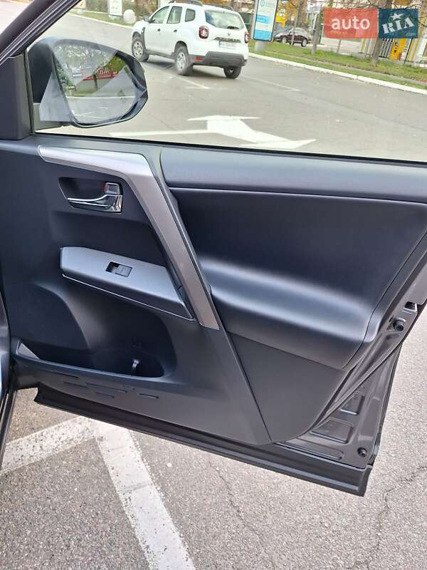 Внедорожник / Кроссовер Toyota RAV4 2018 в Киеве