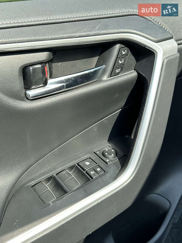 Внедорожник / Кроссовер Toyota RAV4 2021 в Днепре фото 44 Внедорожник / Кроссовер Toyota RAV4 2021 в Днепре