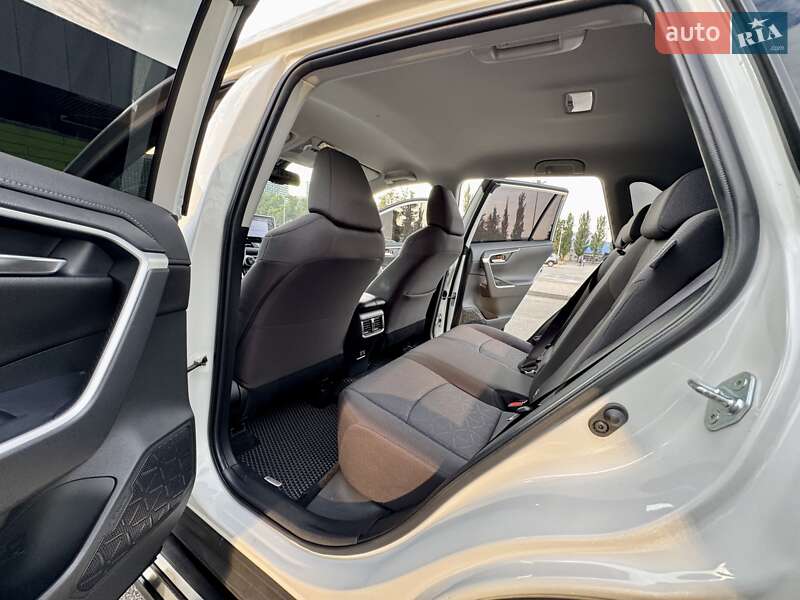 Внедорожник / Кроссовер Toyota RAV4 2019 в Киеве фото 36 Внедорожник / Кроссовер Toyota RAV4 2019 в Киеве