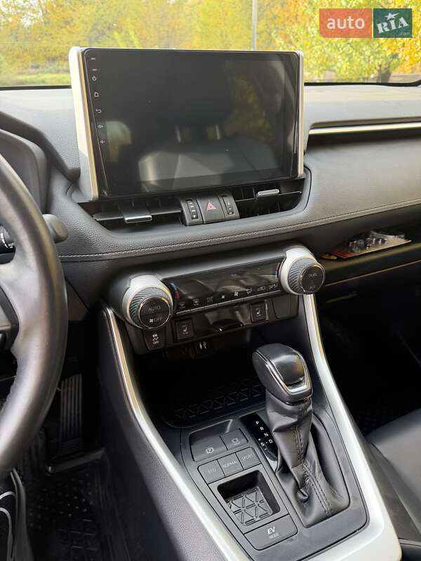 Позашляховик / Кросовер Toyota RAV4 2019 в Жовтих Водах фото 18 Позашляховик / Кросовер Toyota RAV4 2019 в Жовтих Водах