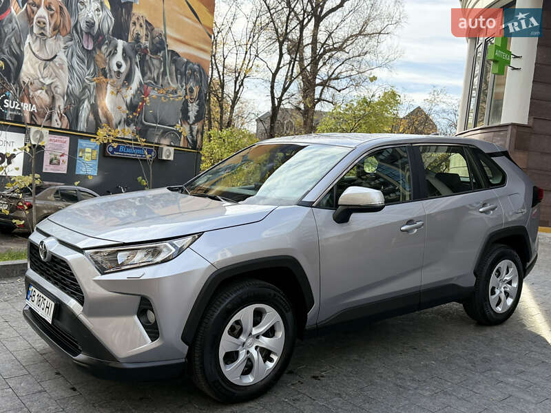 Внедорожник / Кроссовер Toyota RAV4 2019 в Киеве