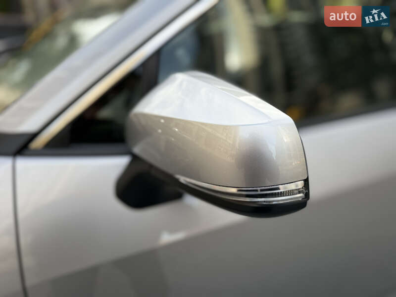 Внедорожник / Кроссовер Toyota RAV4 2019 в Киеве