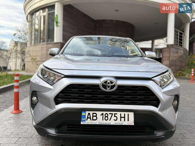 Внедорожник / Кроссовер Toyota RAV4 2019 в Киеве