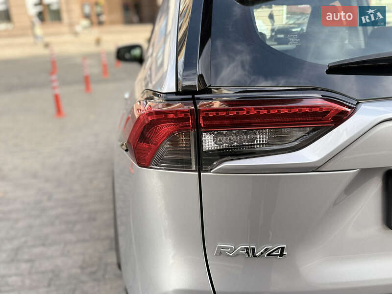 Внедорожник / Кроссовер Toyota RAV4 2019 в Киеве