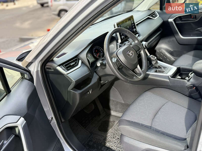 Внедорожник / Кроссовер Toyota RAV4 2019 в Киеве