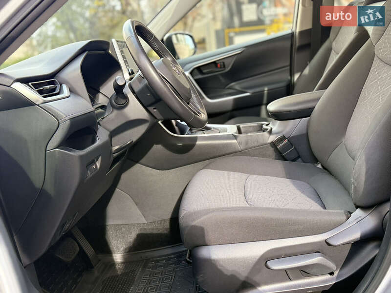 Внедорожник / Кроссовер Toyota RAV4 2019 в Киеве