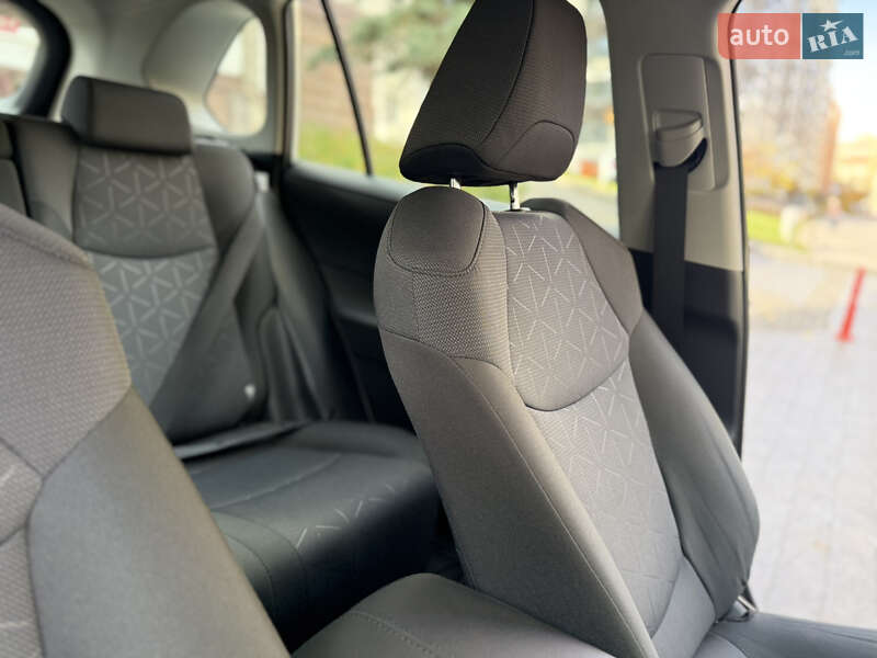 Внедорожник / Кроссовер Toyota RAV4 2019 в Киеве