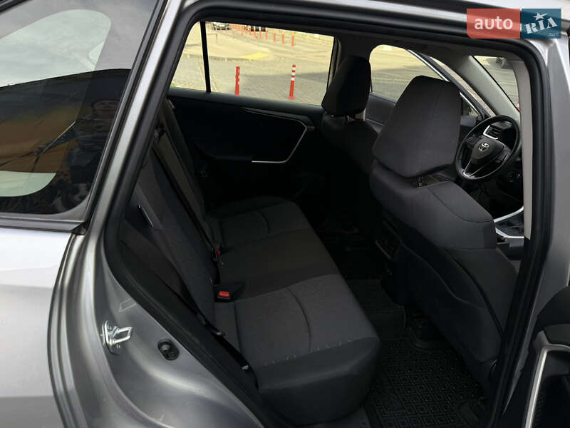 Внедорожник / Кроссовер Toyota RAV4 2019 в Киеве