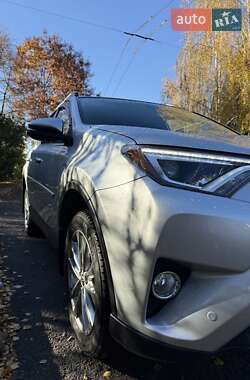 Позашляховик / Кросовер Toyota RAV4 2016 в Івано-Франківську