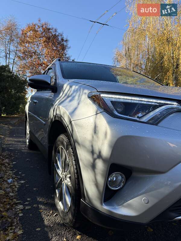 Внедорожник / Кроссовер Toyota RAV4 2016 в Ивано-Франковске