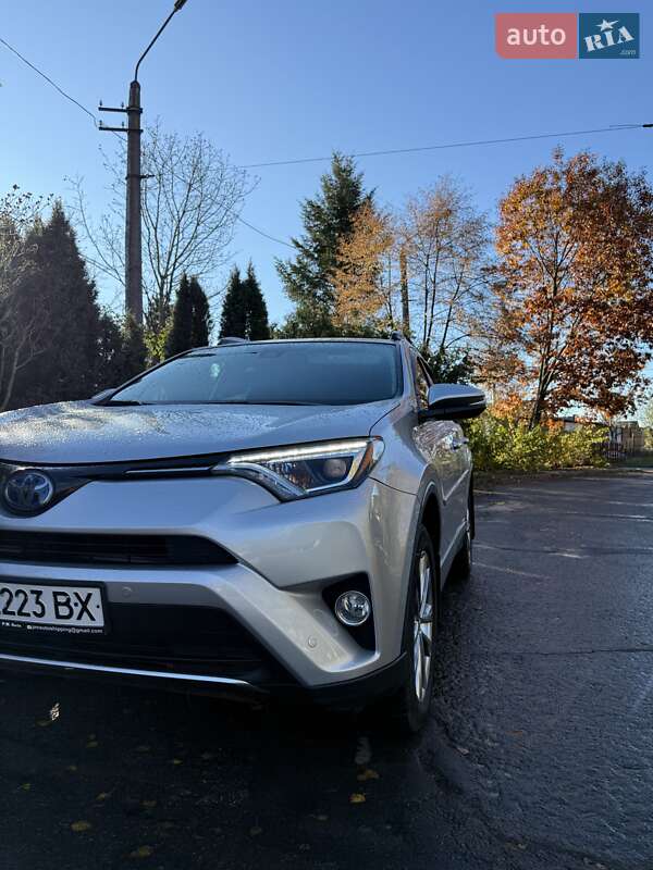 Внедорожник / Кроссовер Toyota RAV4 2016 в Ивано-Франковске