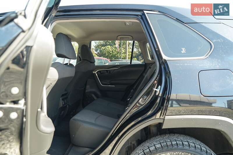 Позашляховик / Кросовер Toyota RAV4 2020 в Чернівцях фото 30 Позашляховик / Кросовер Toyota RAV4 2020 в Чернівцях