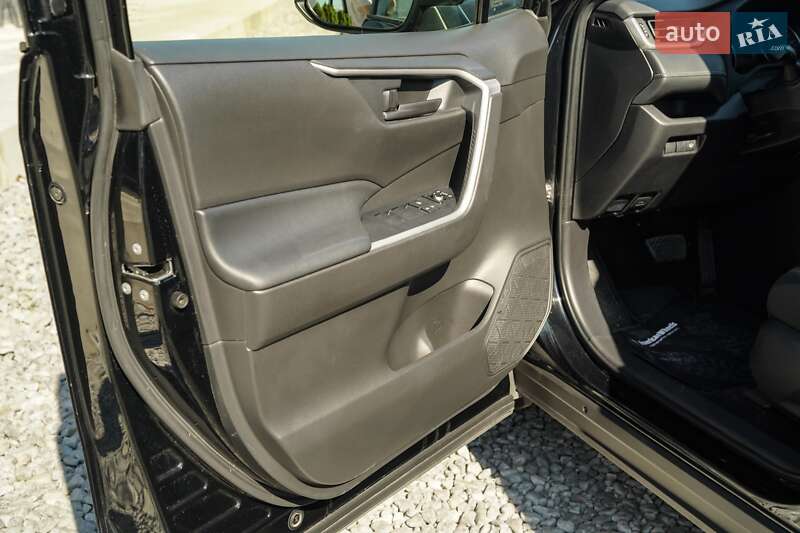 Позашляховик / Кросовер Toyota RAV4 2020 в Чернівцях фото 32 Позашляховик / Кросовер Toyota RAV4 2020 в Чернівцях