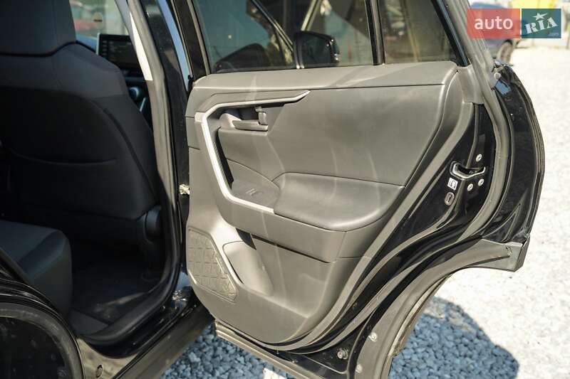 Позашляховик / Кросовер Toyota RAV4 2020 в Чернівцях фото 35 Позашляховик / Кросовер Toyota RAV4 2020 в Чернівцях