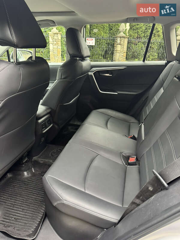 Позашляховик / Кросовер Toyota RAV4 2024 в Надвірній