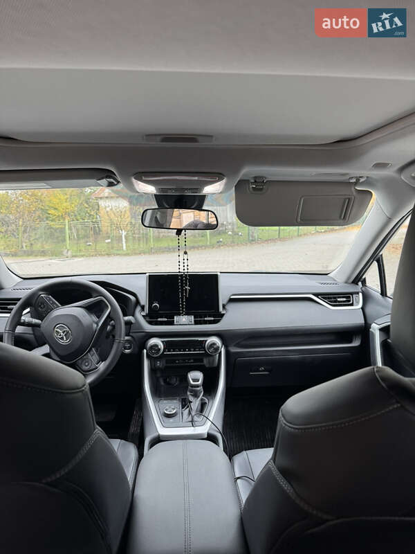 Позашляховик / Кросовер Toyota RAV4 2024 в Надвірній