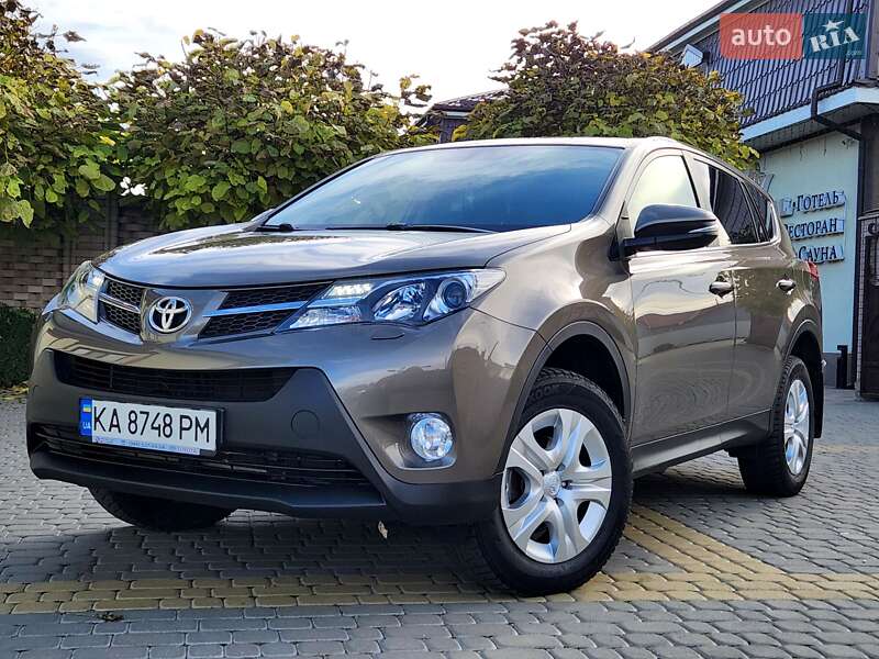 Внедорожник / Кроссовер Toyota RAV4 2015 в Виннице