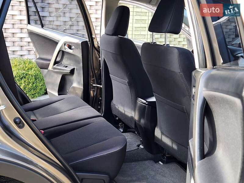 Внедорожник / Кроссовер Toyota RAV4 2015 в Виннице