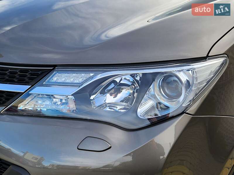 Внедорожник / Кроссовер Toyota RAV4 2015 в Виннице