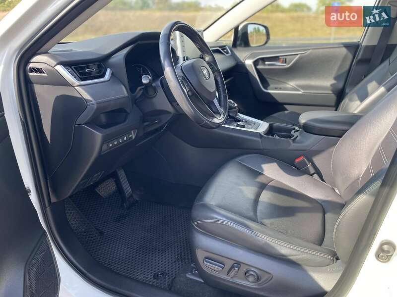 Внедорожник / Кроссовер Toyota RAV4 2019 в Полтаве фото 7 Внедорожник / Кроссовер Toyota RAV4 2019 в Полтаве