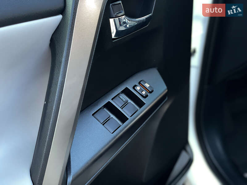 Позашляховик / Кросовер Toyota RAV4 2016 в Одесі фото 35 Позашляховик / Кросовер Toyota RAV4 2016 в Одесі