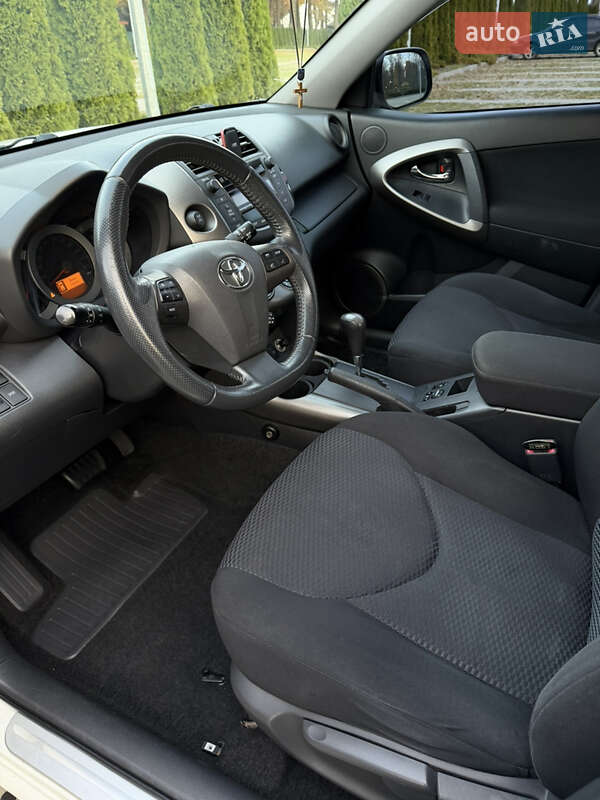 Внедорожник / Кроссовер Toyota RAV4 2011 в Харькове