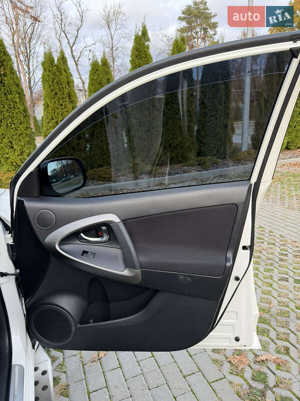 Внедорожник / Кроссовер Toyota RAV4 2011 в Харькове