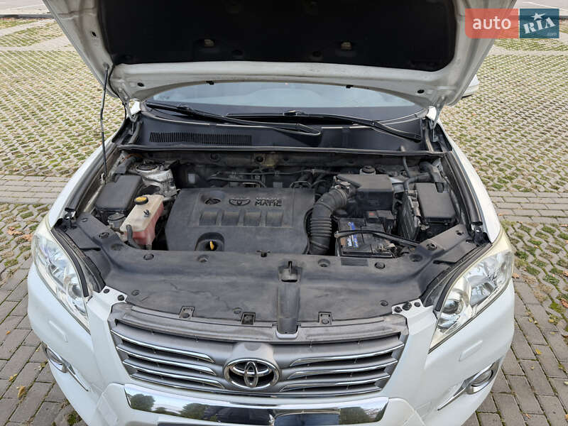 Внедорожник / Кроссовер Toyota RAV4 2011 в Харькове