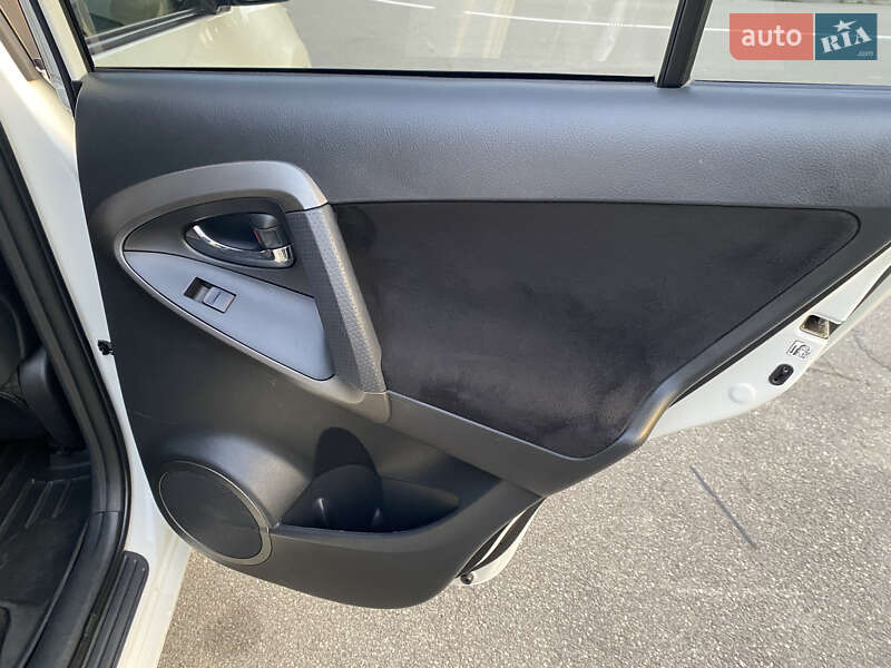 Позашляховик / Кросовер Toyota RAV4 2012 в Києві