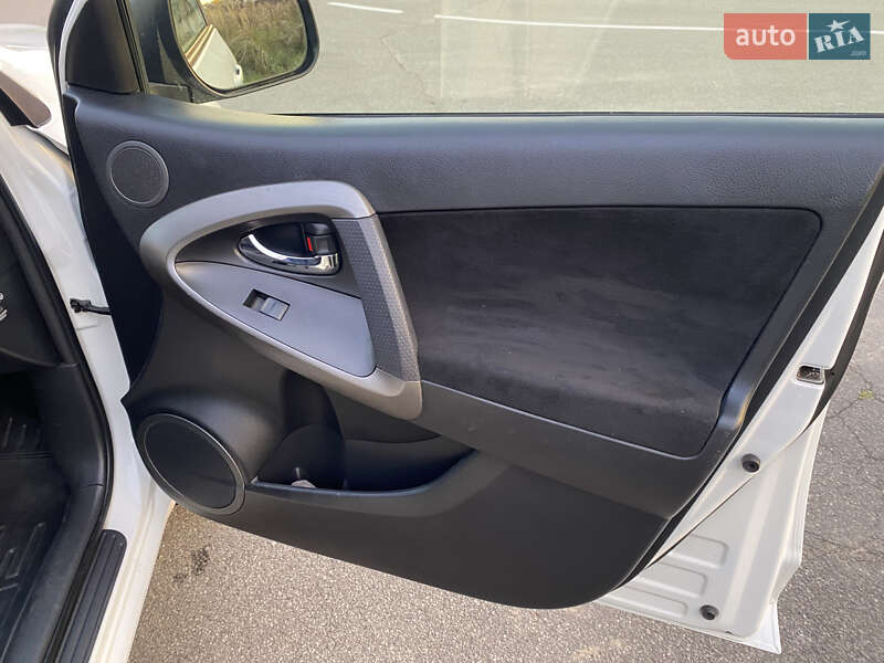 Позашляховик / Кросовер Toyota RAV4 2012 в Києві