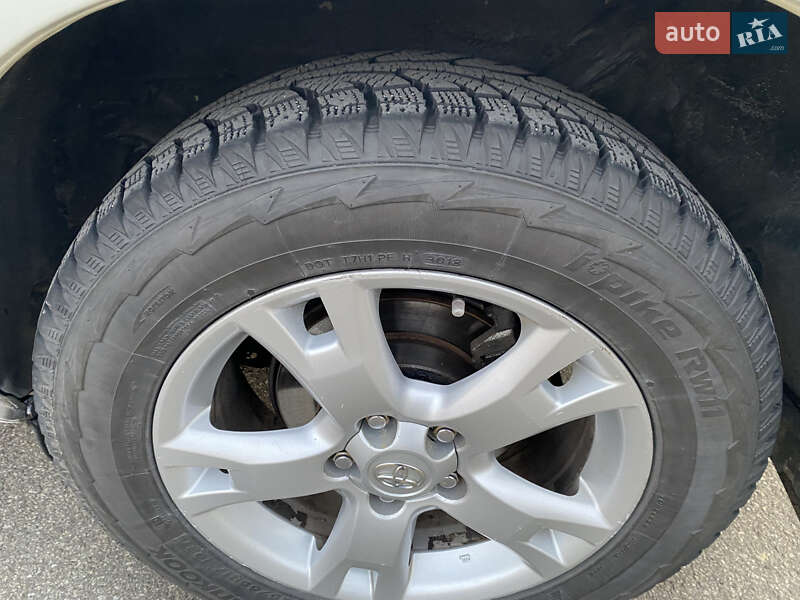 Позашляховик / Кросовер Toyota RAV4 2012 в Києві