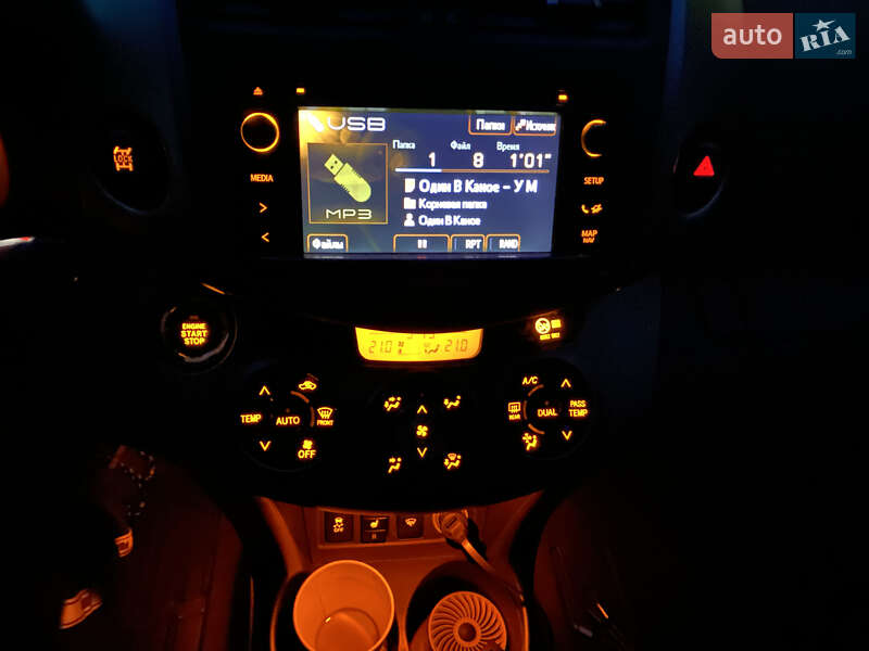 Позашляховик / Кросовер Toyota RAV4 2012 в Києві